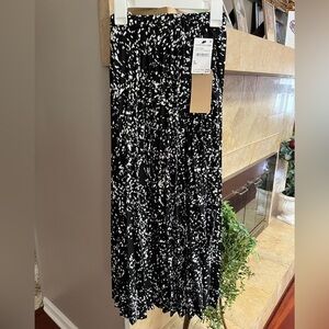 Black and White Patterned Flowy Skirt